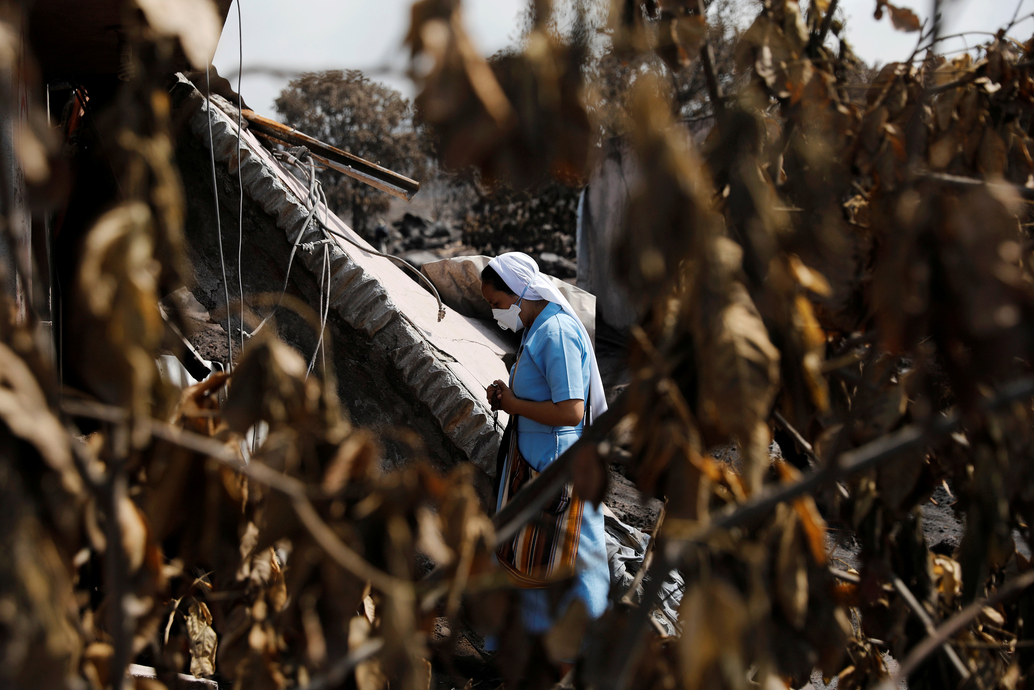 Suben a 75 los cuerpos identificados de víctimas por erupción en Guatemala