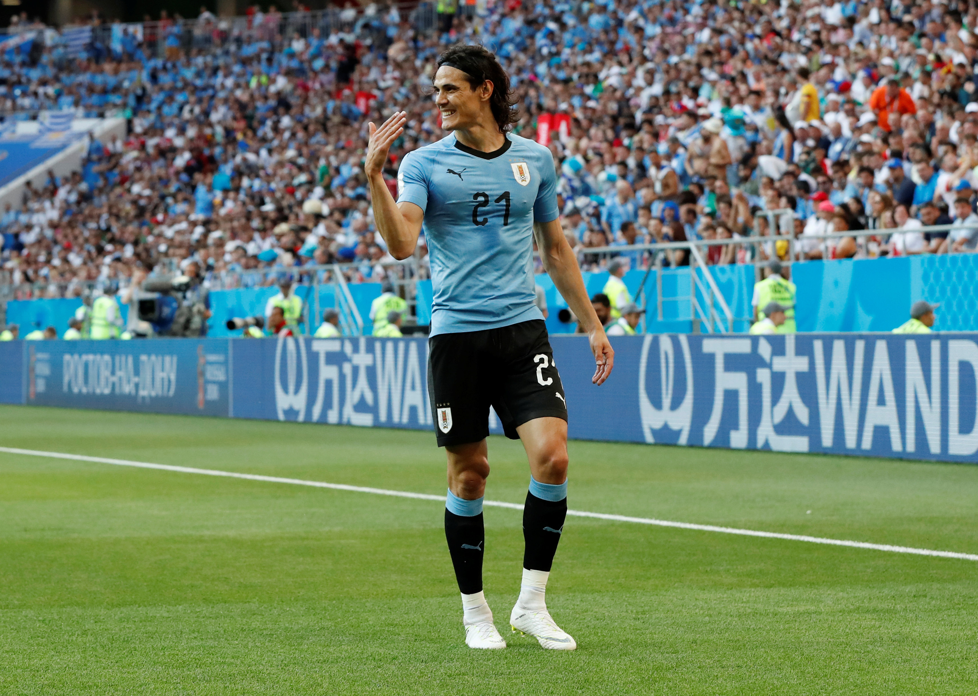 Cavani no jugará contra Francia por lesión en gemelo, según emisora francesa