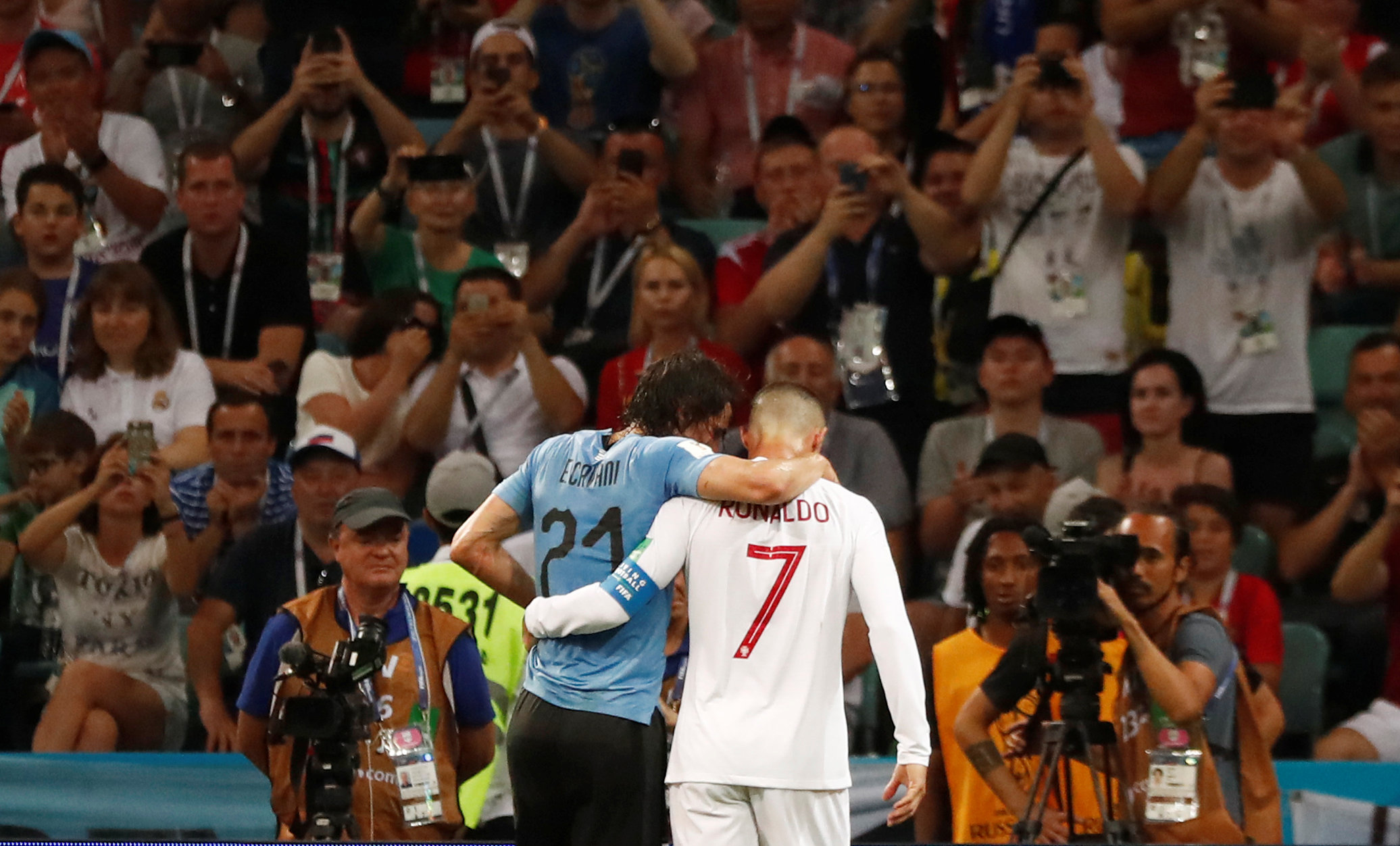 ¡Un grito charrúa en Sochi! Uruguay sufrió para eliminar a la Portugal de CR7