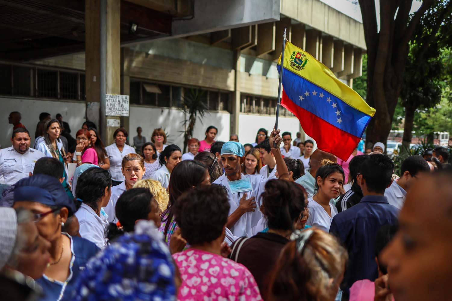 Enfermeros se mantienen en protestas pese a presiones de autoridades