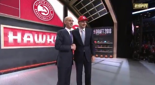 Hawks seleccionan a Doncic en el Draft de la NBA y lo traspasan a Mavericks