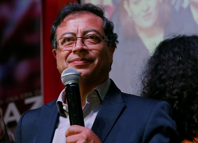 Colombian presidential candidate Gustavo Petro speaks to supporters and the news media after polls closed in the first round of the presidential election in Bogota, Colombia May 27, 2018. REUTERS/Henry Romero