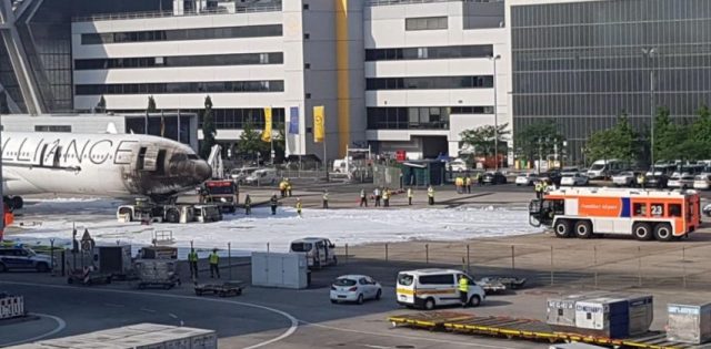 Foto: Incendio en aeropuerto de Fráncfort / @LamineKingbird - twitter