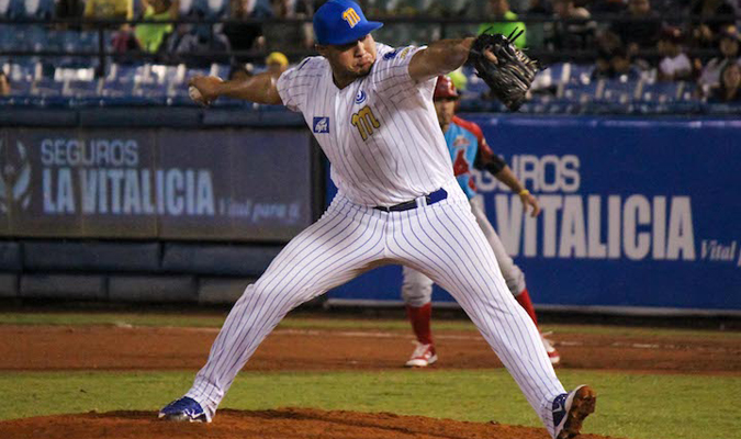 Águilas realiza cambio múltiple de jugadores con Magallanes