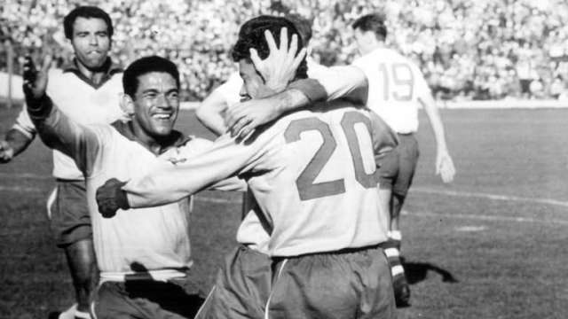 Brasil sumó su segundo título, igualando a Italia y Uruguay, gracias a jugadores como Garrincha, gran estrella de este certamen | FIFA.com