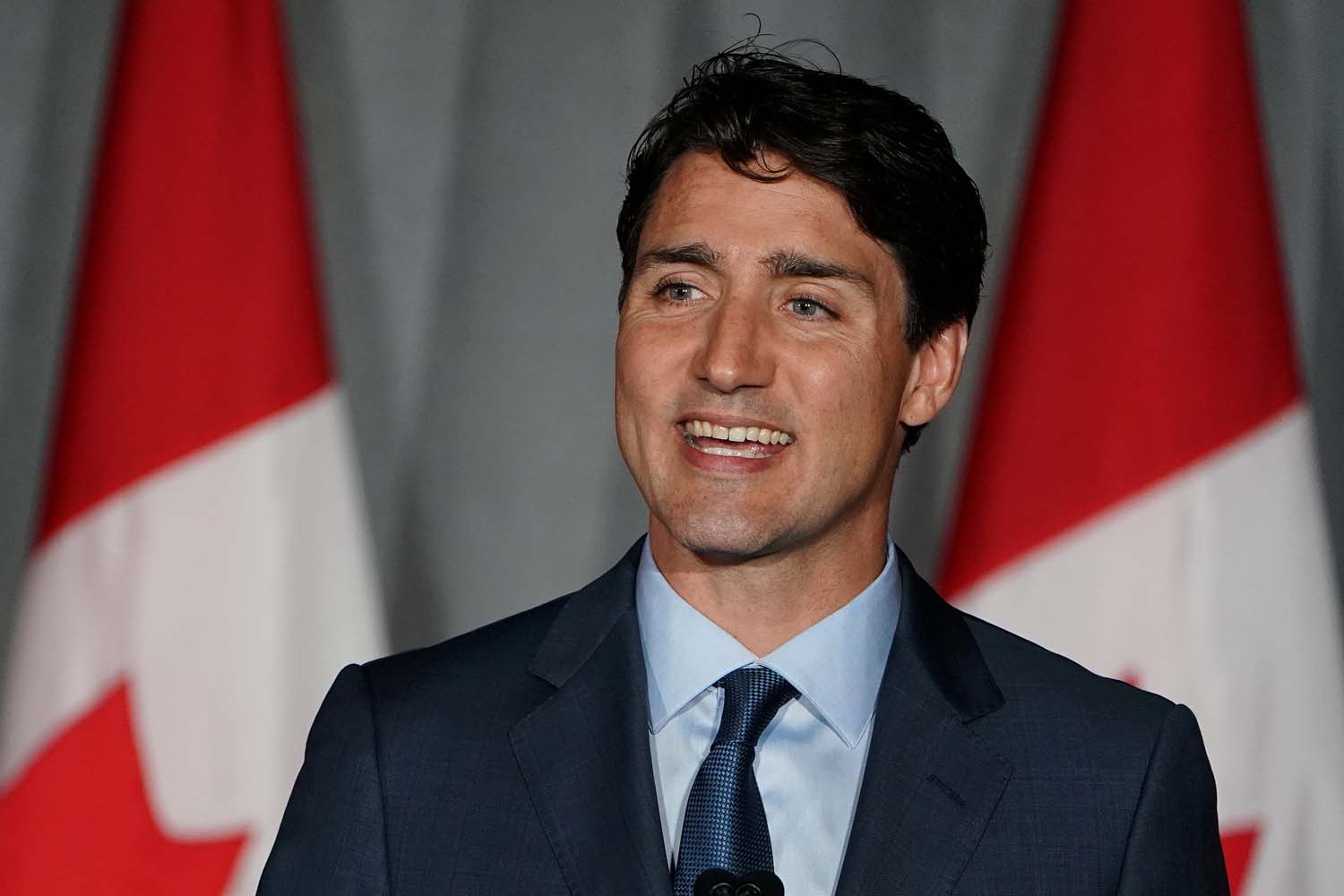 Justin Trudeau se arrodilló en solidaridad con los manifestantes en EEUU (FOTO)