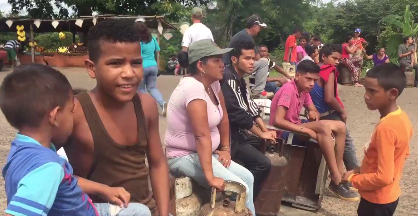 Vecinos trancan la vía El Pao en San Félix  ante escasez de gas, agua y luz #19Jul (Fotos y Video)