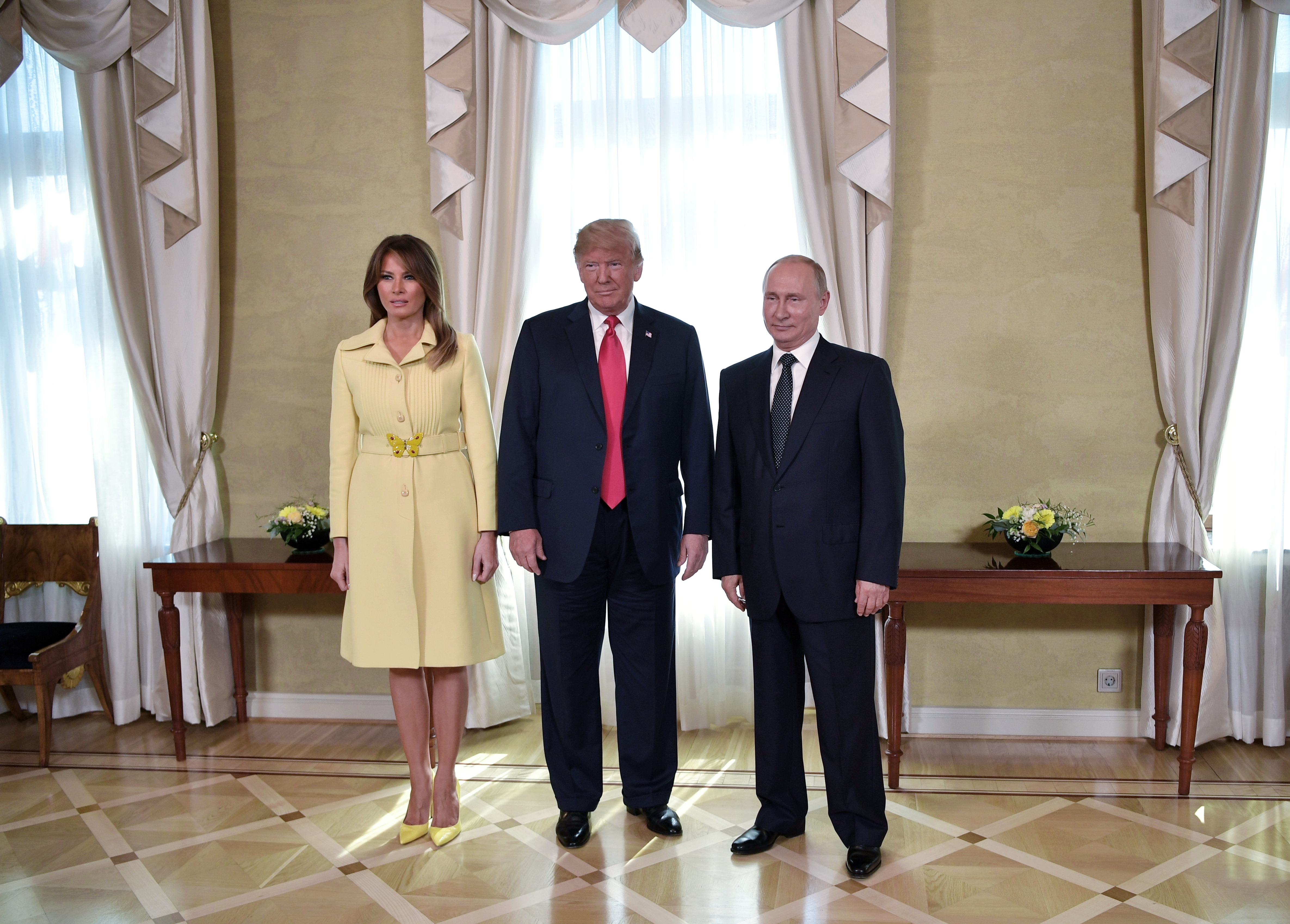 Melania Trump se aterrorizó tras saludar a Putin en Helsinki (Video)