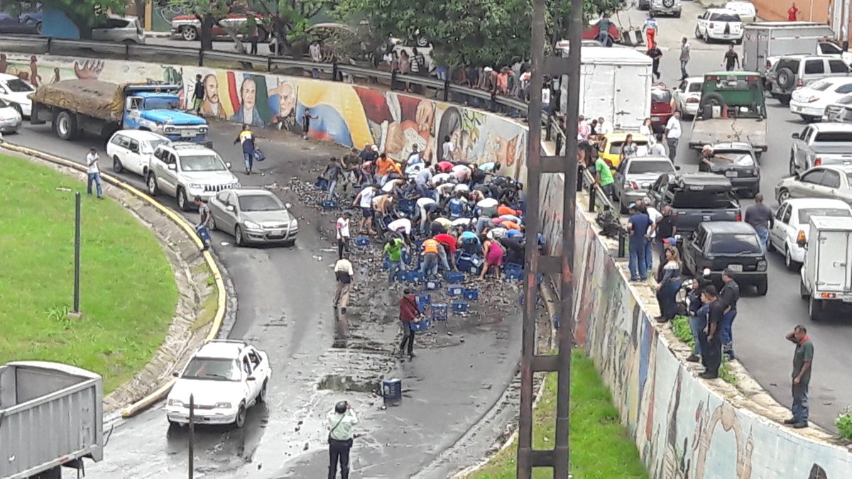 Saquean un camión de cervezas en Carabobo #4Jul (fotos)