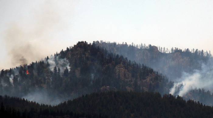 “Tsunami” de fuego arrasa cientos de viviendas en el sur de Colorado