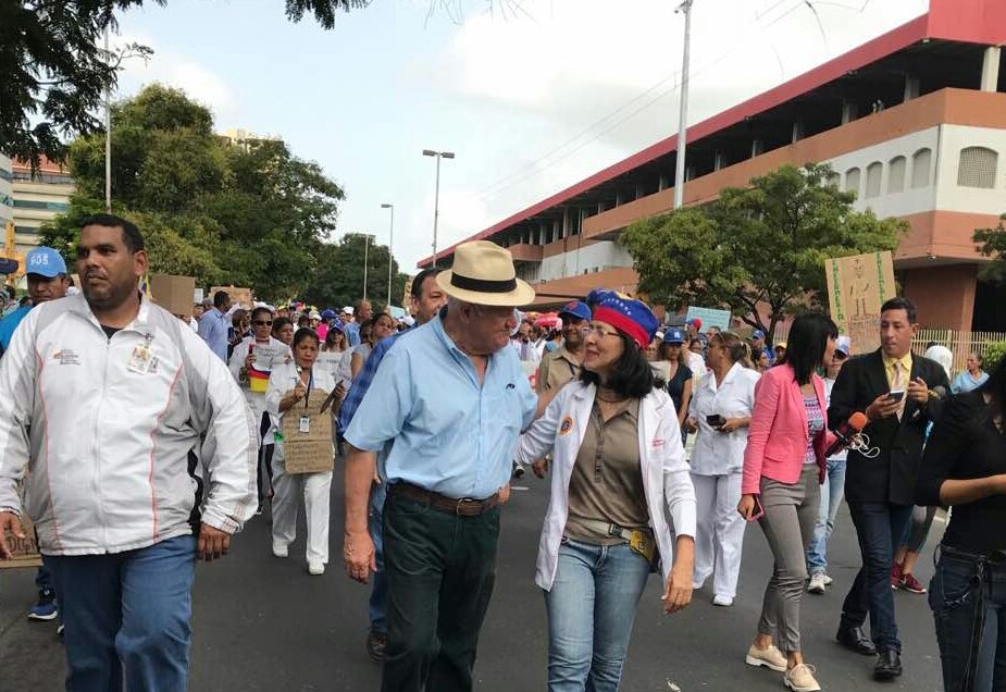 Freddy Valera: La crisis de la salud no se resuelve solo con compra de medicamentos