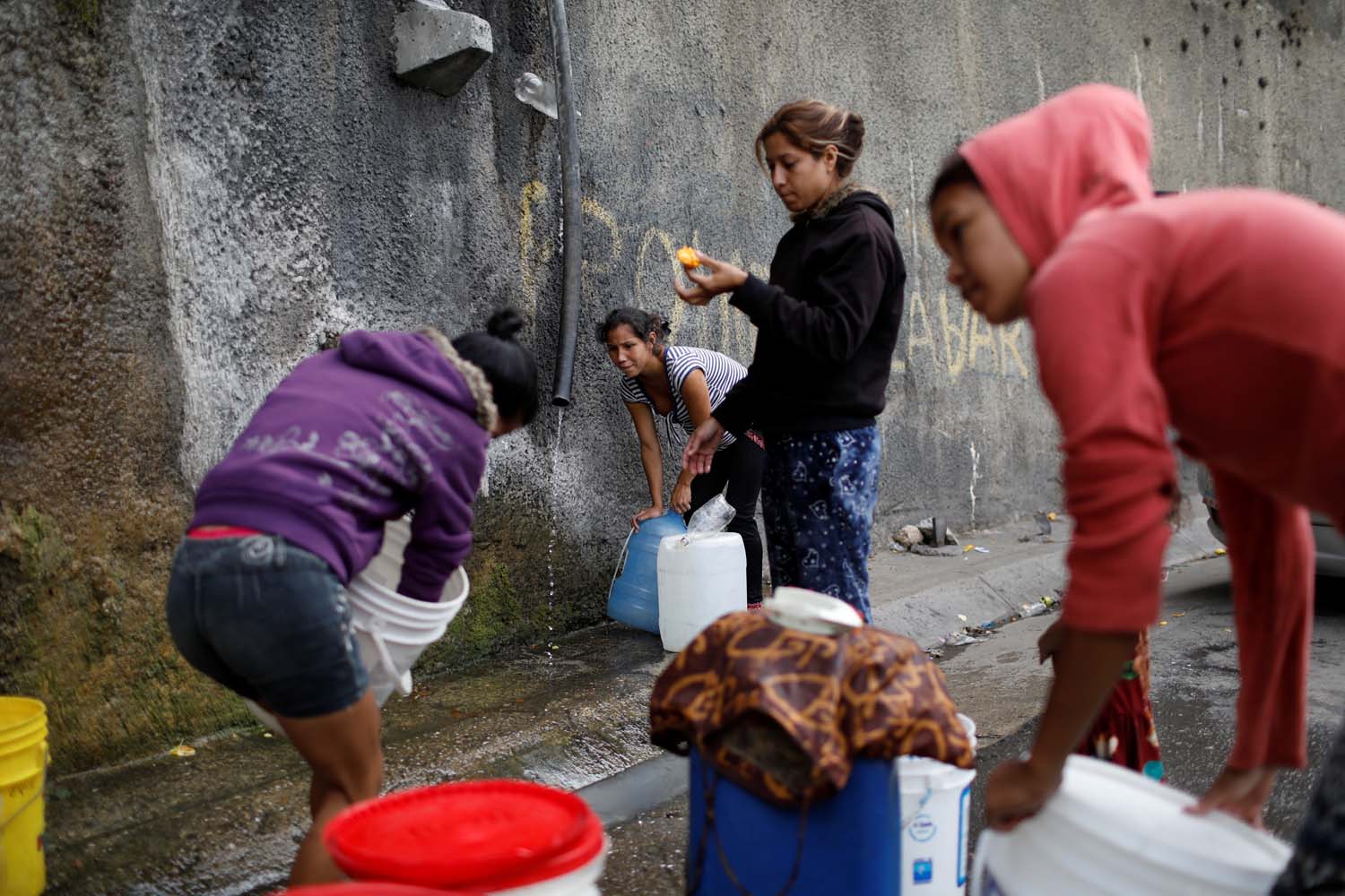 Tres de cada cuatro caraqueños no recibe agua de manera regular