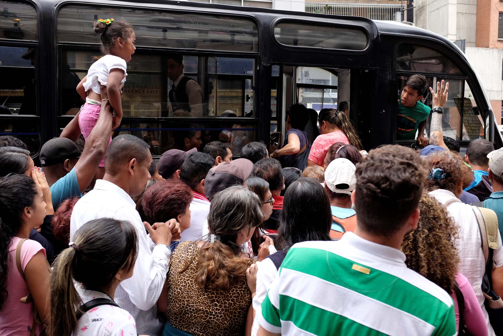 Caos en la Gran Caracas por segundo día consecutivo por apagón (FOTOS)