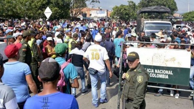 Las trabas de Perú y Ecuador al éxodo venezolano complican a Colombia