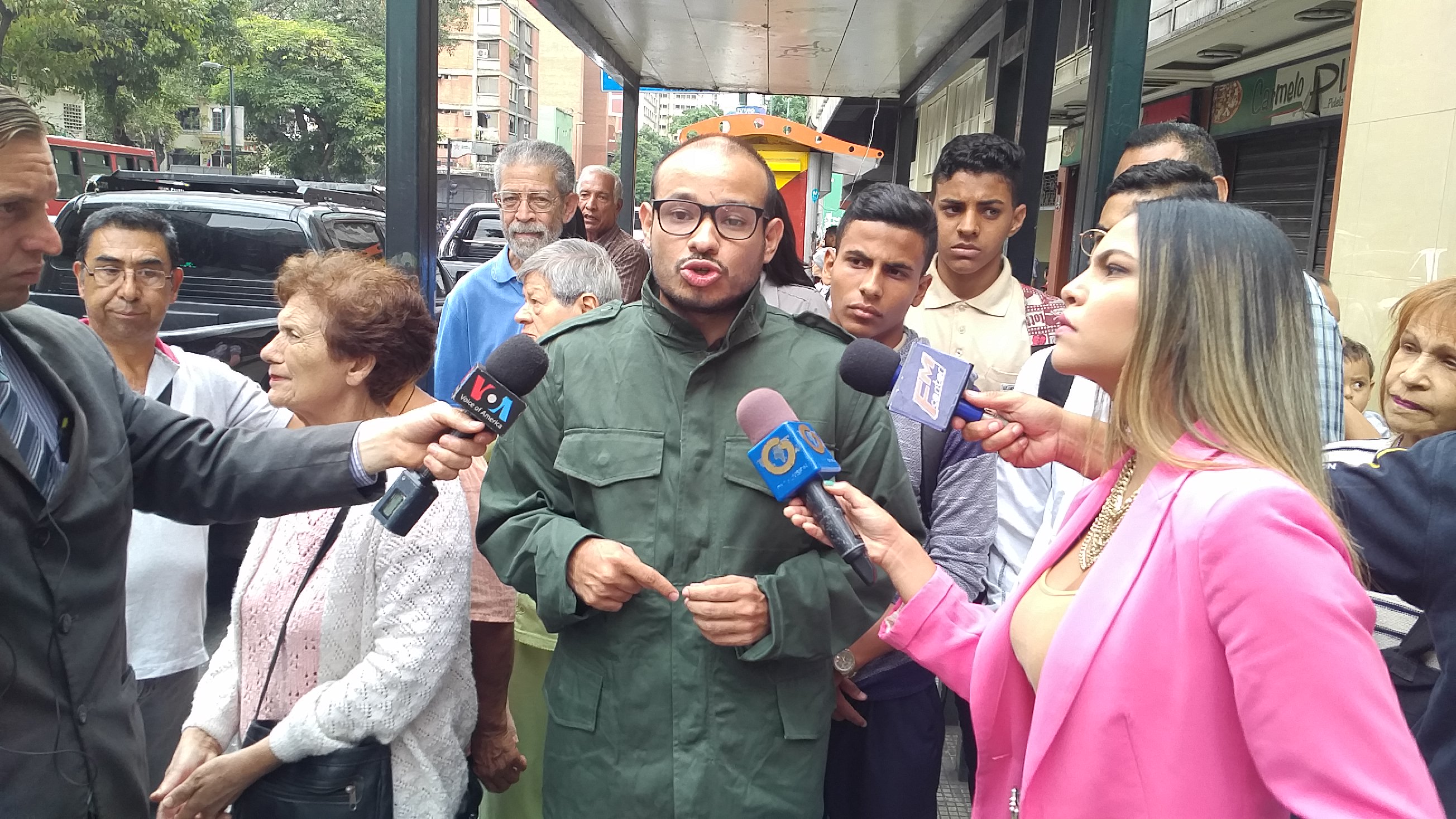 Largo encarcelamiento del activista y periodista Carlos Julio Rojas es un abuso, denunció su esposa