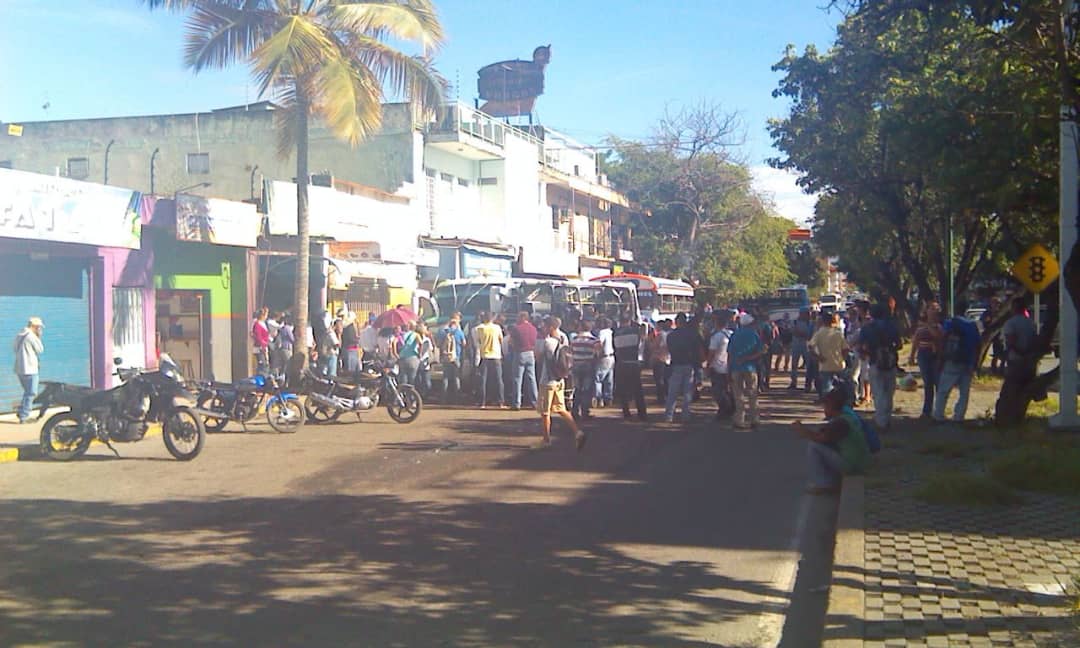 Protestan en Lara por cobro de pasaje a 1 bolívar soberano (100.000 Bsf) #23Ago