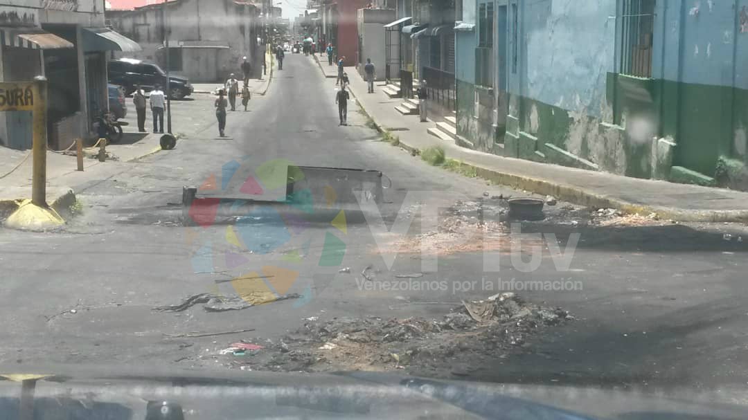 Así amanecieron los alrededores del Palacio de Miraflores tras protestas nocturnas #17Ago (fotos)