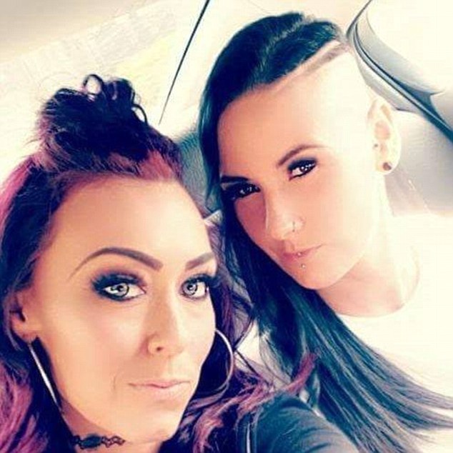 Le puso un rastreador en el carro y le descubrió una relación lésbica… con la ex novia de su hermana (FOTOS)