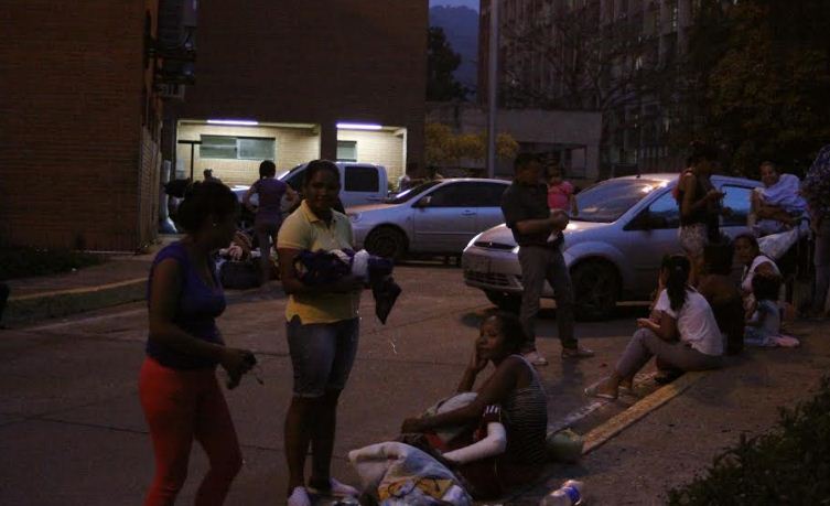 Pacientes de hospital de Anzoátegui pasaron la noche en la calle por el sismo