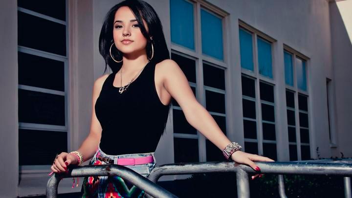 La FOTO de Becky G sin dentadura postiza