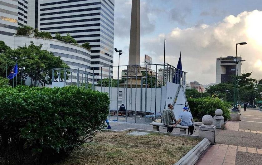 Desmontan la estructura del Páramo Café en la Plaza Francia (Fotos) #13Ago