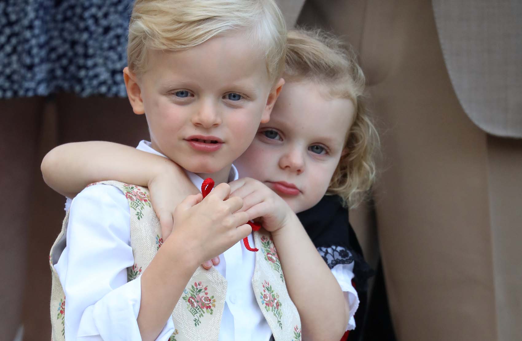 Los principitos Jacques y Gabriella de Mónaco, todo amor durante un picnic (fotos)