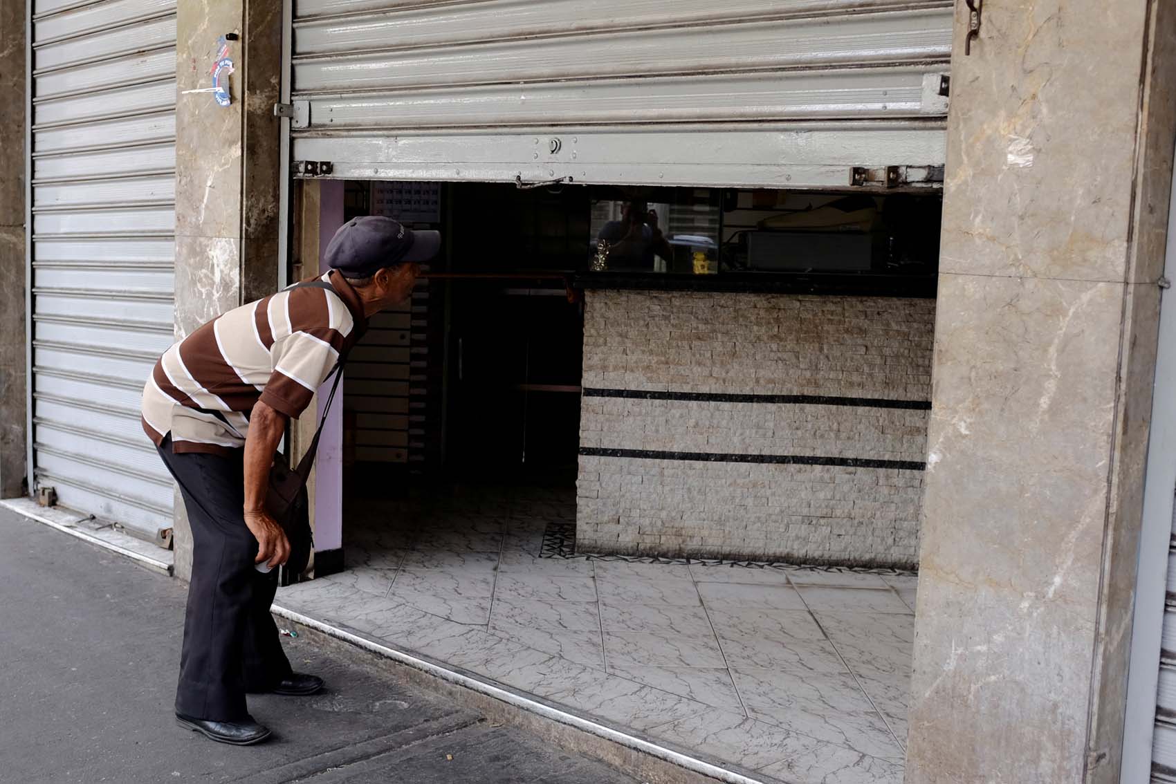 Comercio evalúa reiniciar actividades el lunes #7Ene