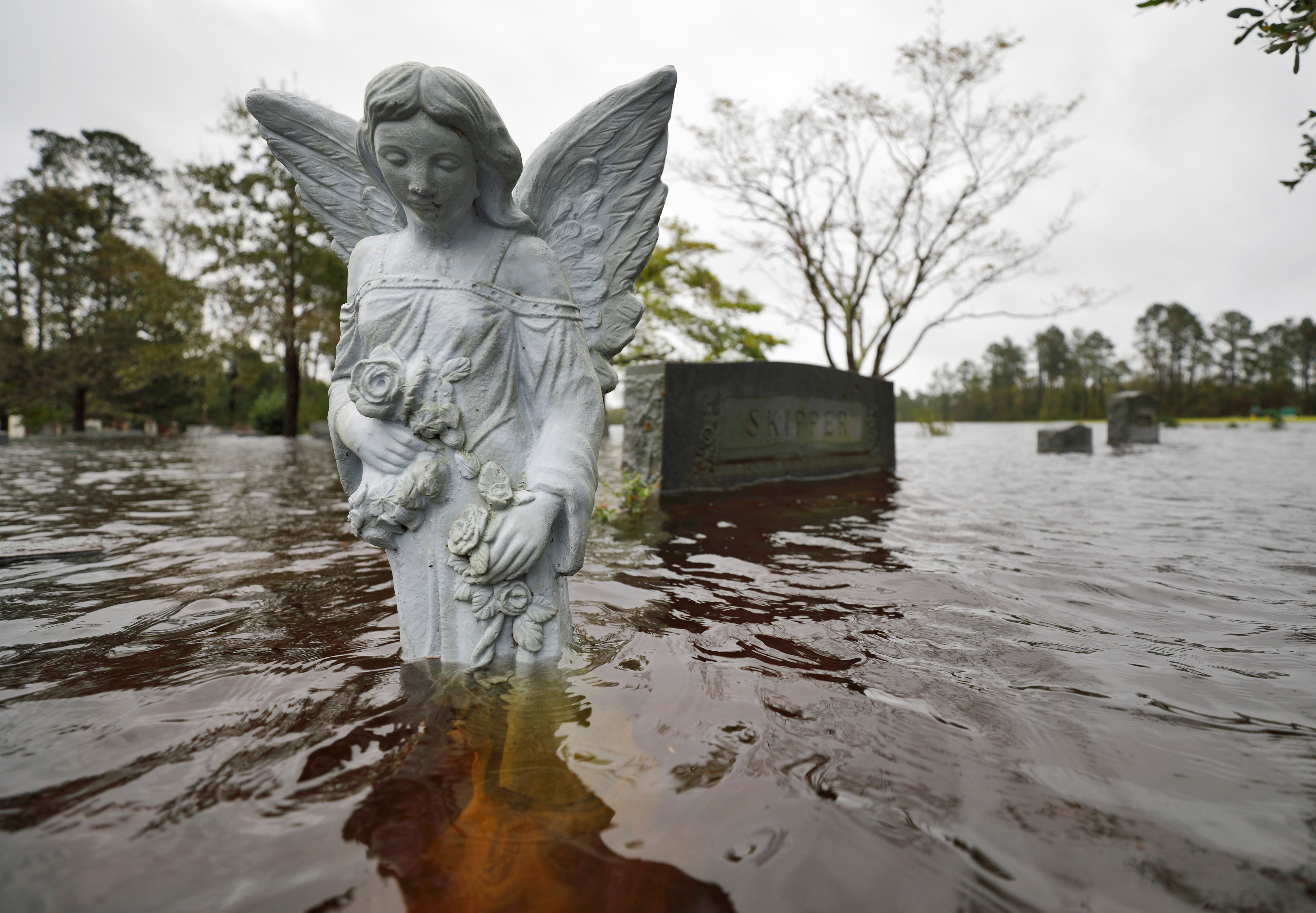 Florence deja ríos a punto de desbordarse, ciudades cercadas y 15 muertos