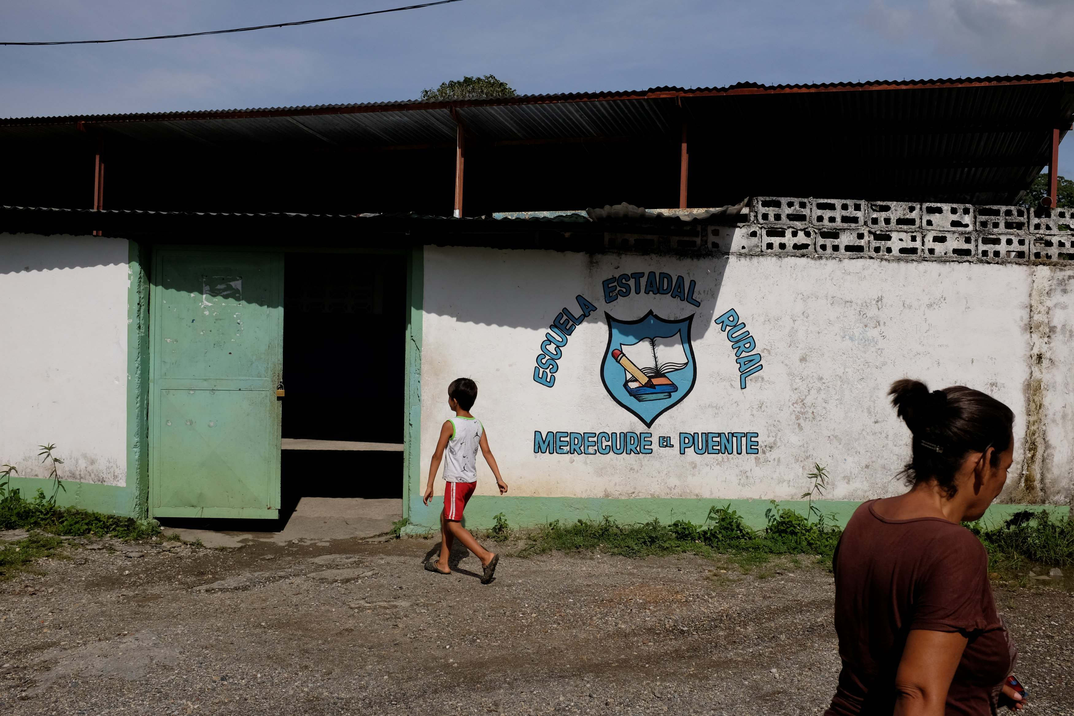 Escasa asistencia de educadores y alumnos en el primer día de clases