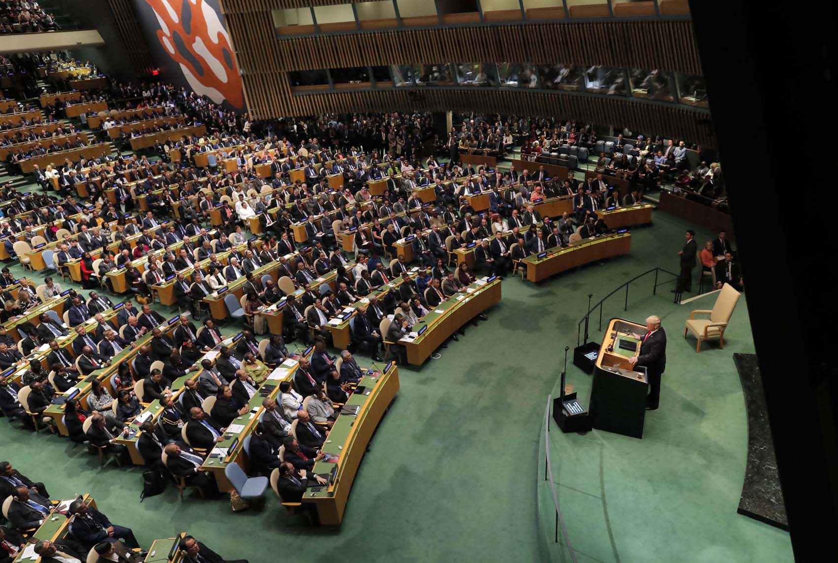 Trump pide ayuda en la ONU para restaurar la democracia en Venezuela, donde hay una tragedia humana