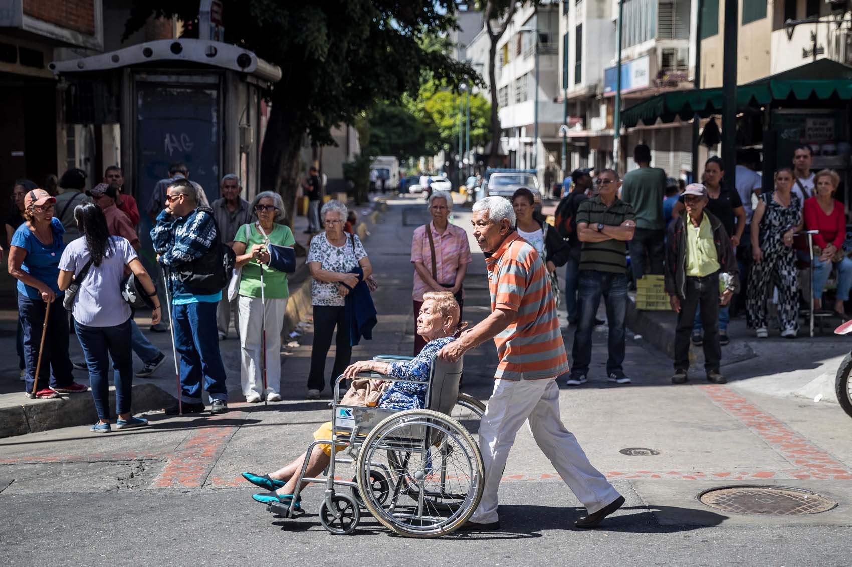 Pensionados podrán cobrar este lunes en taquilla sin restricciones, dice Sudeban