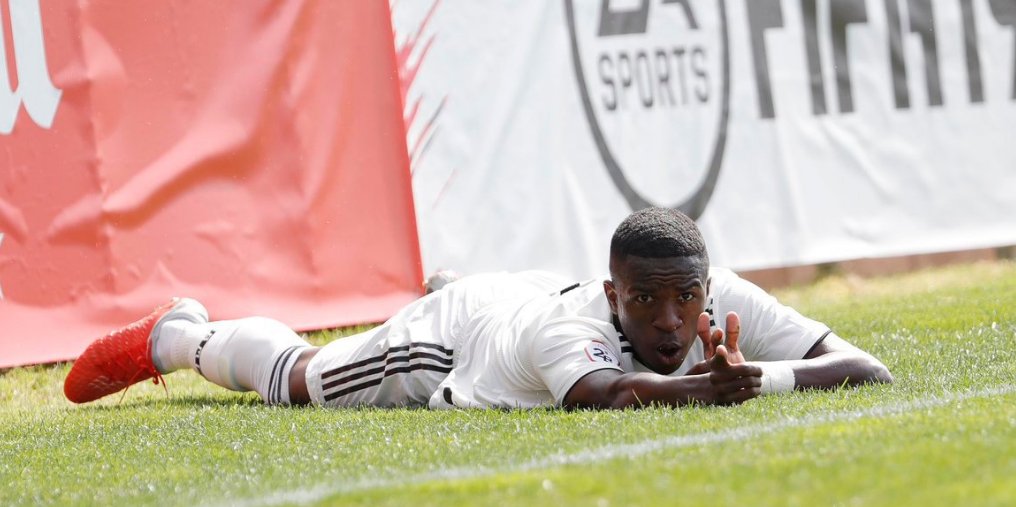 Vinicius Jr. la rompe con el Castilla bajo la mirada atenta de Lopetegui