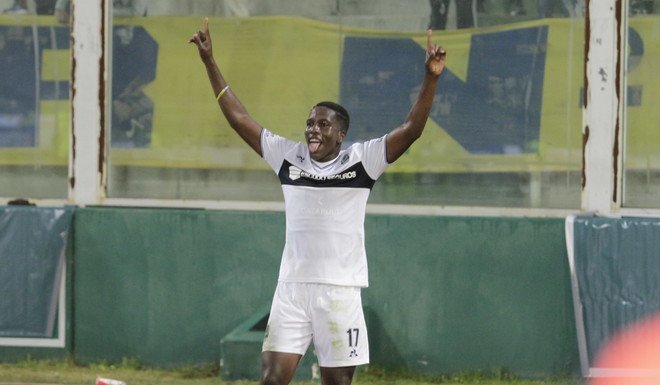 EN VIDEO: Venezolano Jan Hurtado se vistió de héroe para eliminar a Boca Juniors de la Copa Argentina