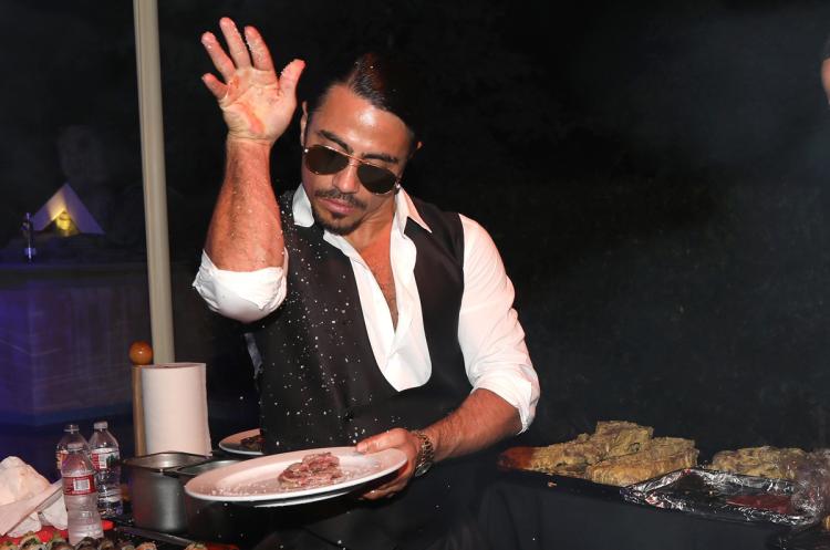 Sanidad de EEUU investigó a Salt Bae por violar normas sanitarias