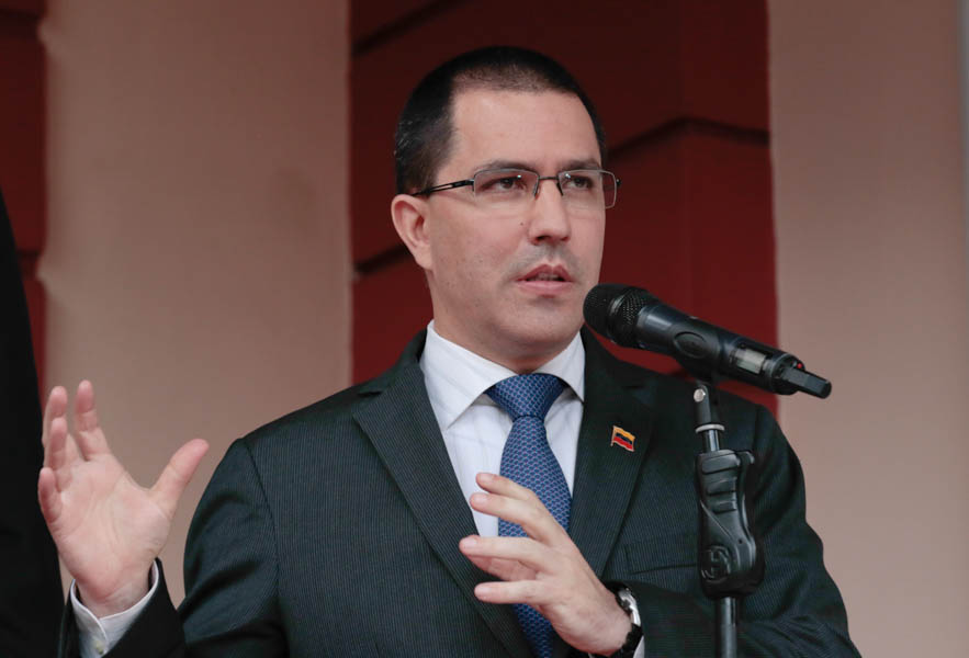 Arreaza tilda de “cínica e irrespetuosa” la declaración de Pompeo sobre los bombarderos rusos