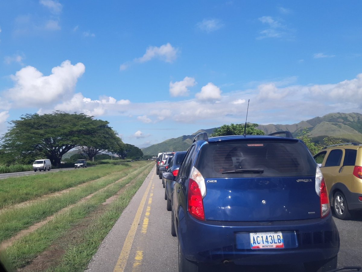 Fuerte retraso en la ARC tras aumento de precios en el peaje de Guacara #5Sep (video)