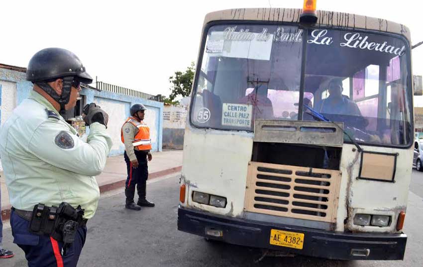 Asesinaron a detective del Cicpc mientras esperaba un transporte público