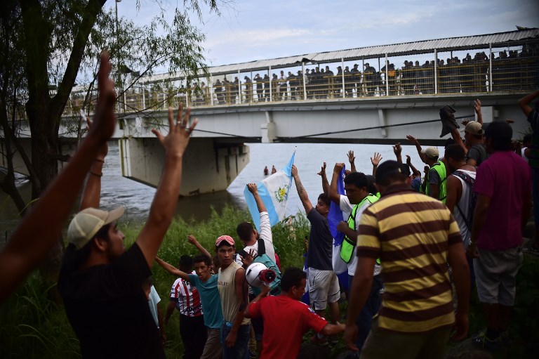 Miles de hondureños en México reanudan caravana migrante hacia EEUU