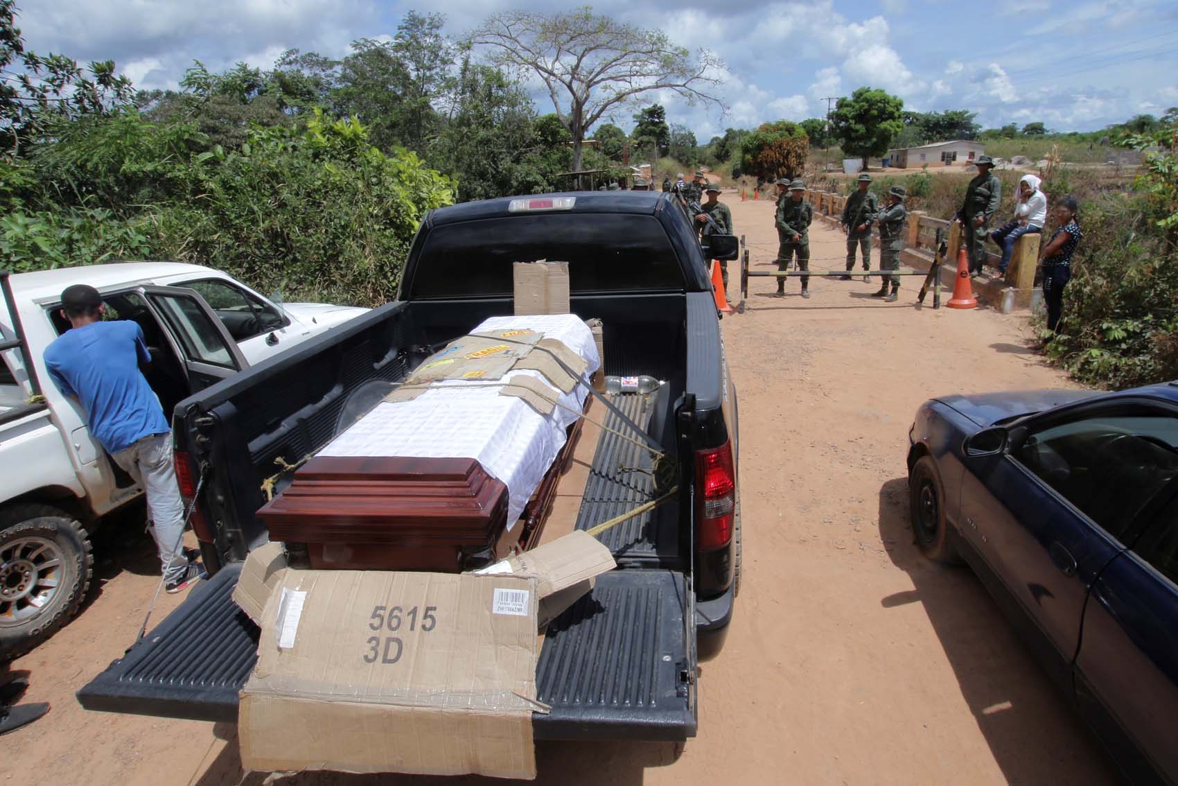 Familiares identifican a mineros muertos en supuesto choque con miembros del Eln en Tumeremo (fotos)