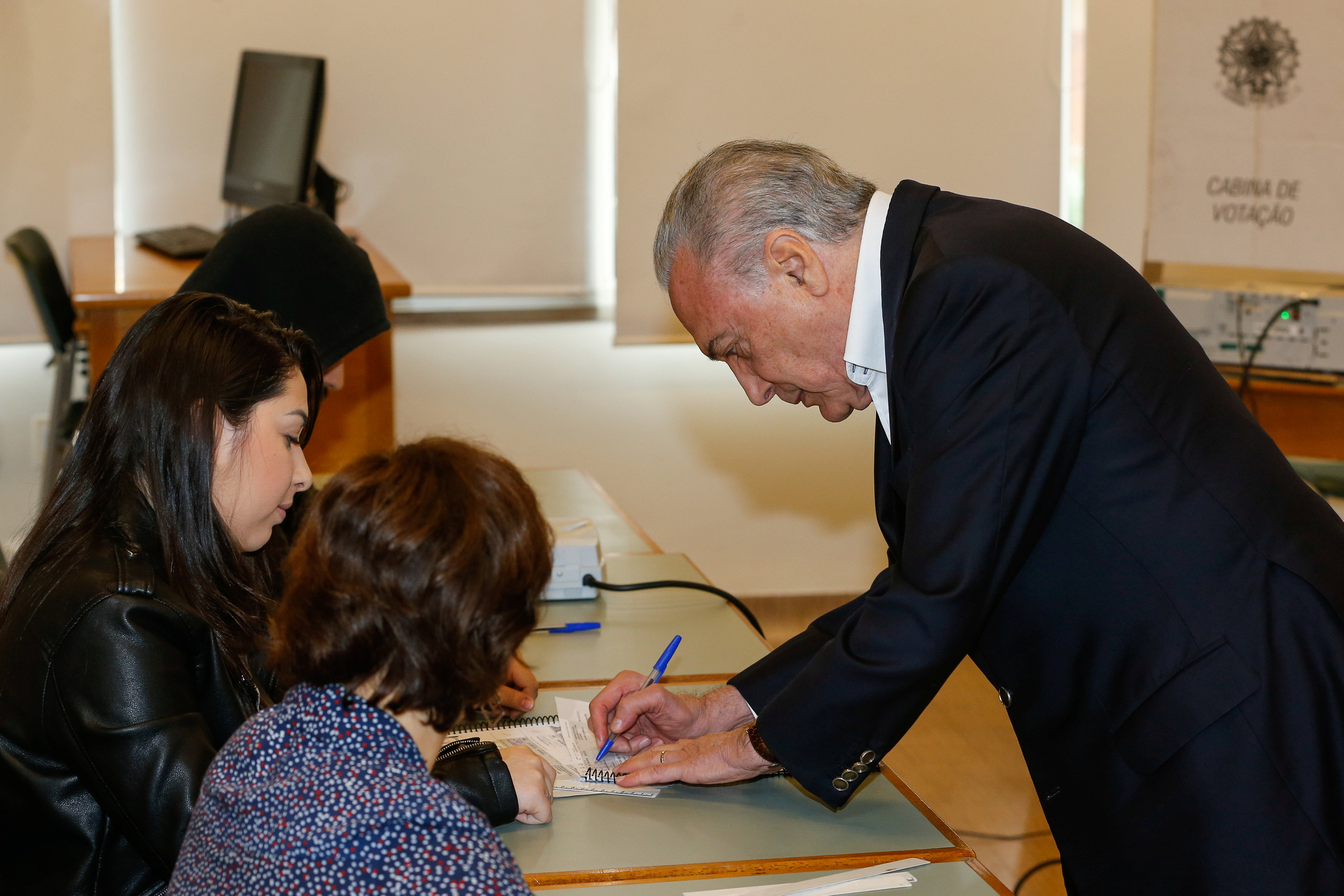 Temer vota y pide a los brasileños que “vuelvan a unirse” tras las elecciones