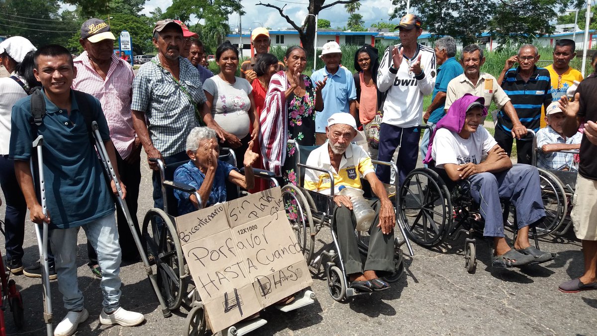 Pensionados protestan en Machiques exigiendo el pago en efectivo #3Oct