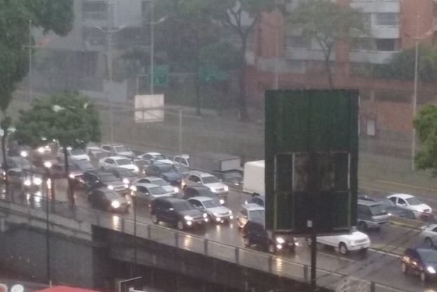 Así se encuentran varias zonas en Chacao colapsadas por las lluvias (Fotos y Videos)