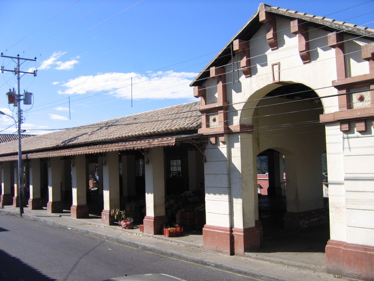 Cierran mercado municipal de Capacho Nuevo en Táchira por sobreprecio y cobro en pesos