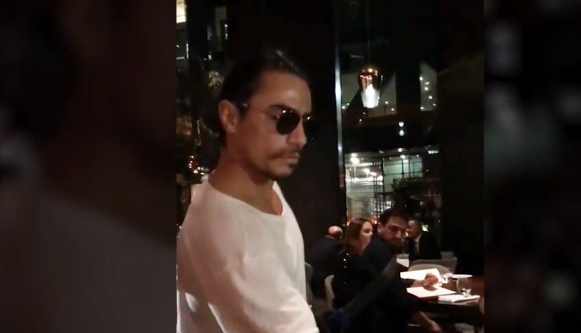 Salt Bae, el chef que agasajó a Maduro, ahora atiende a Trump Jr. (video)