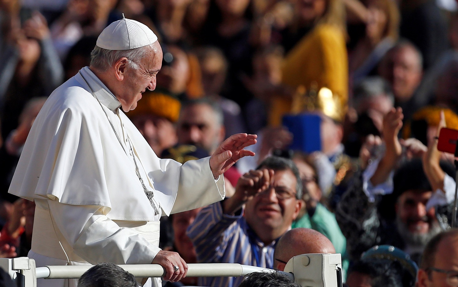 El papa Francisco afirma que falta de agua potable es una vergüenza para la Humanidad