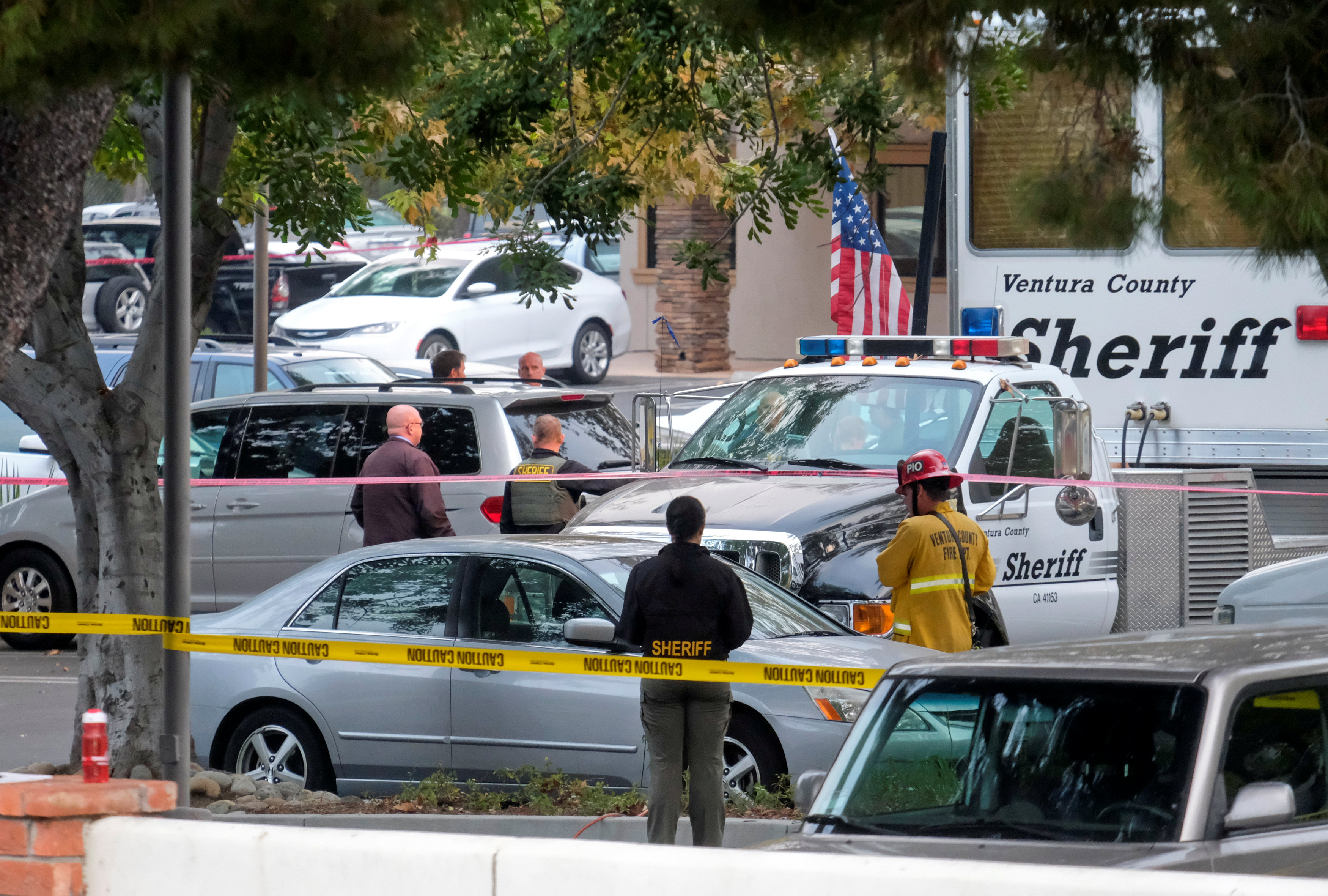 Trump ordena que las banderas ondeen a media asta por matanza en California