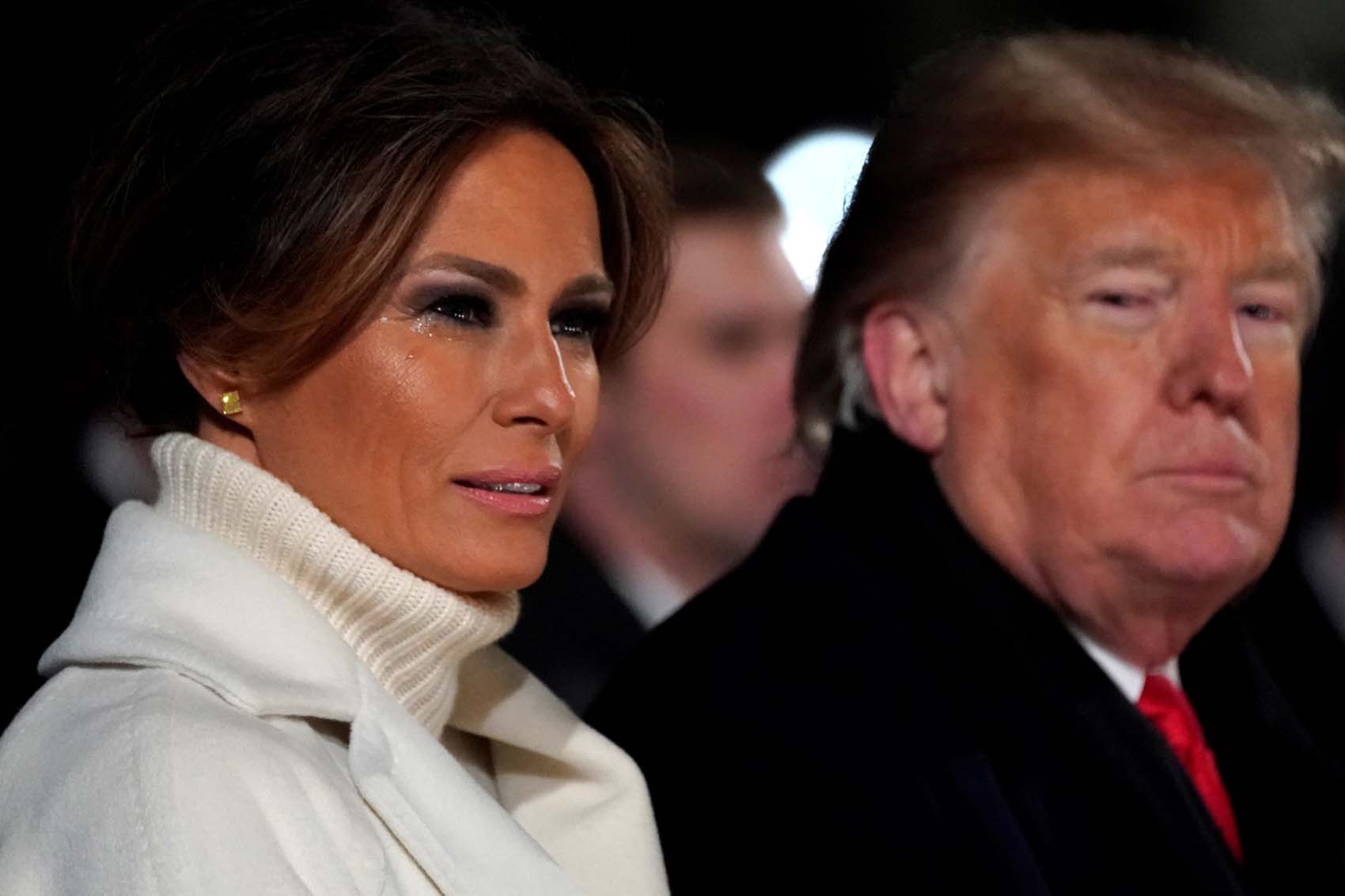 Queman una estatua de Melania Trump en su pueblo natal de Eslovenia (Video)