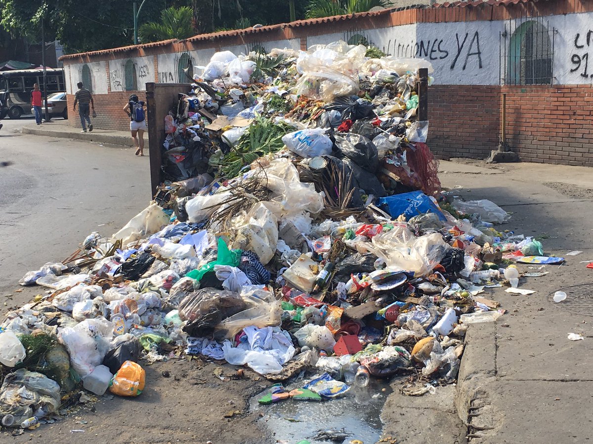 Protestan frente a Cotécnica por cobro exagerado de aseo urbano en Caracas