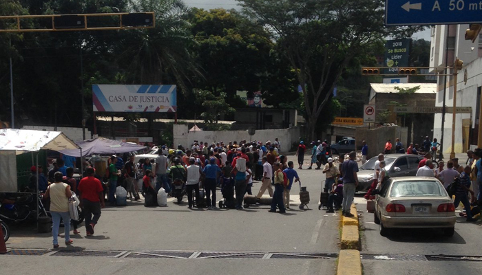 Protestan por gas doméstico en Petare este #3Nov