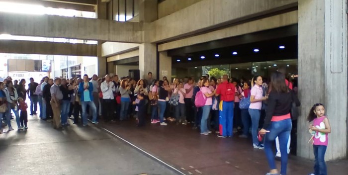 Maestras de la escuela de Pdvsa son amenazadas con despidos por exigir sus sueldos #7Nov (Fotos)